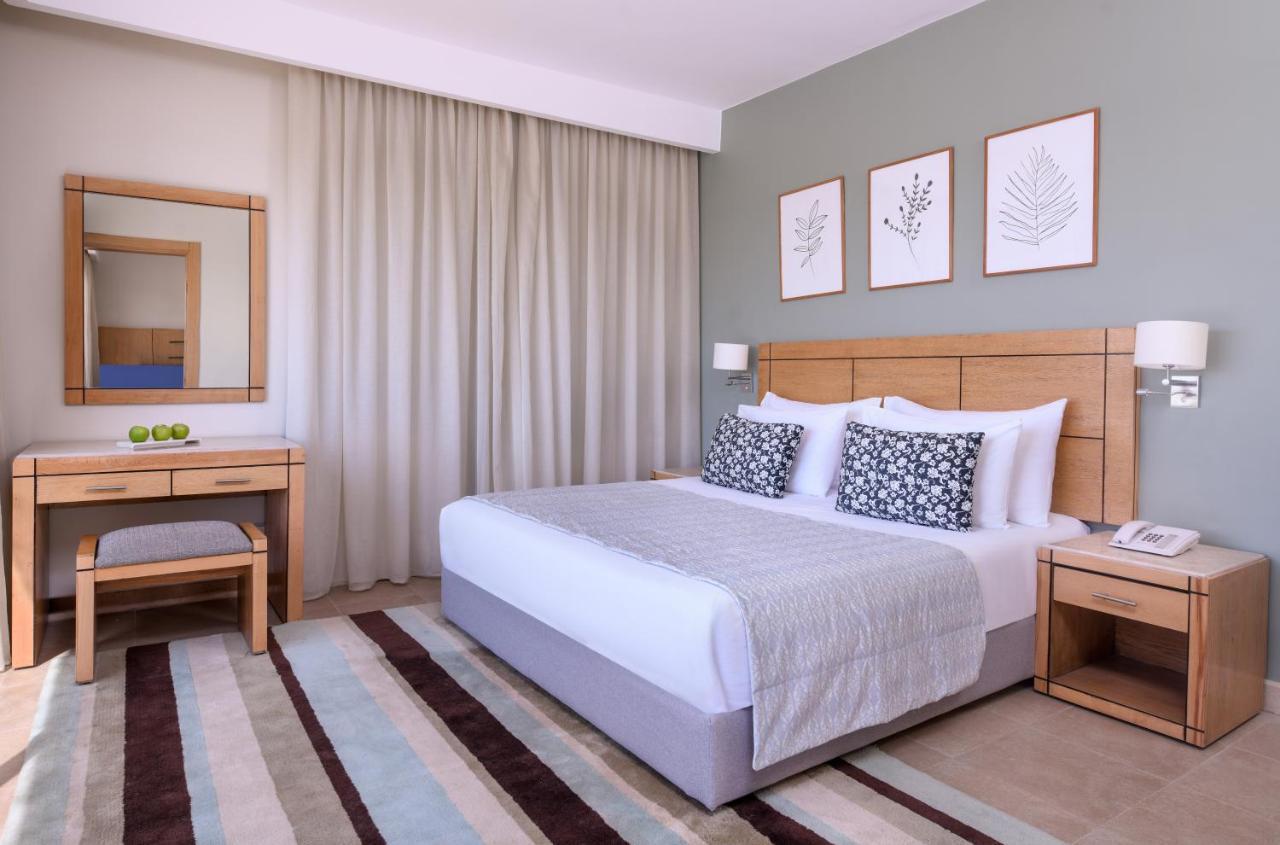 Jaz Little Venice Golf Resort Айн Сохна Екстериор снимка A bedroom at the hotel
