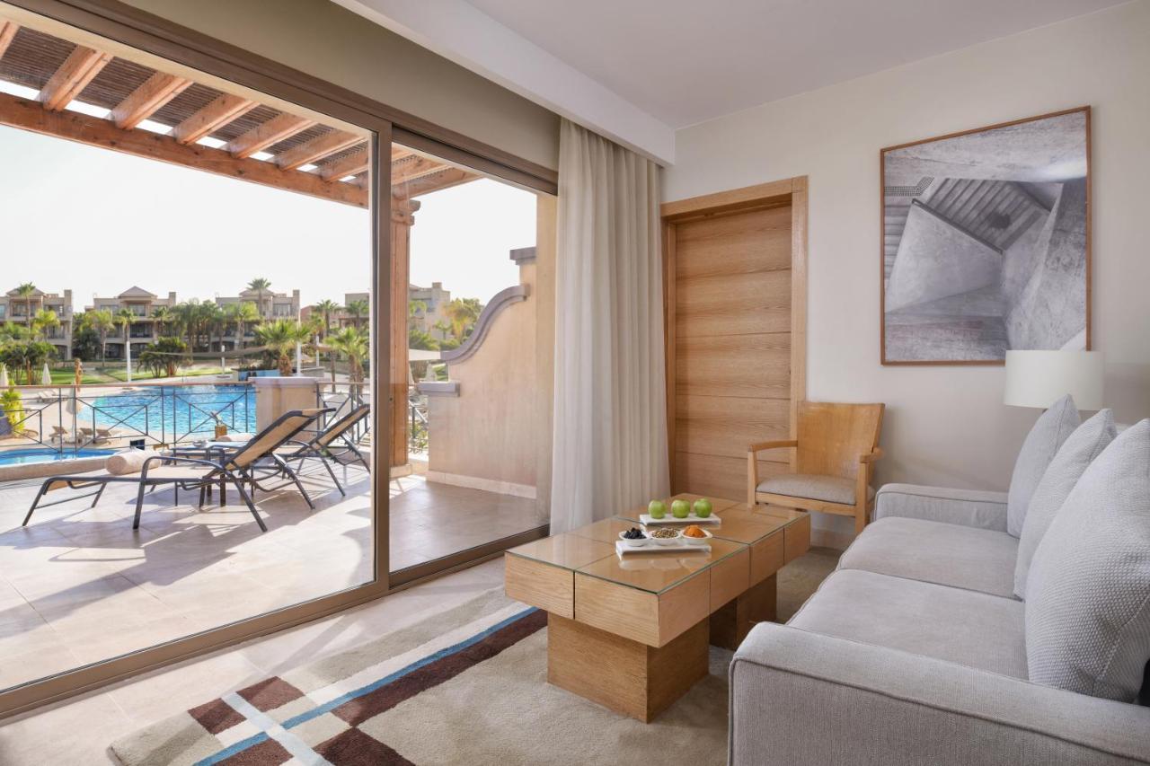 Jaz Little Venice Golf Resort Айн Сохна Екстериор снимка A suite at the resort