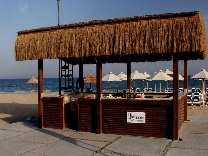 Jaz Little Venice Golf Resort Айн Сохна Екстериор снимка Beach bar in Hurghada, Egypt