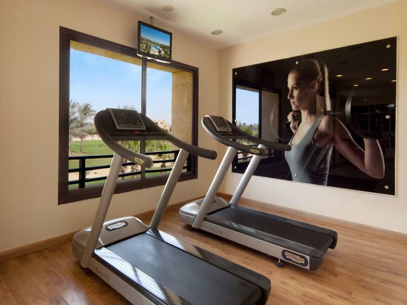 Jaz Little Venice Golf Resort Айн Сохна Екстериор снимка A treadmill