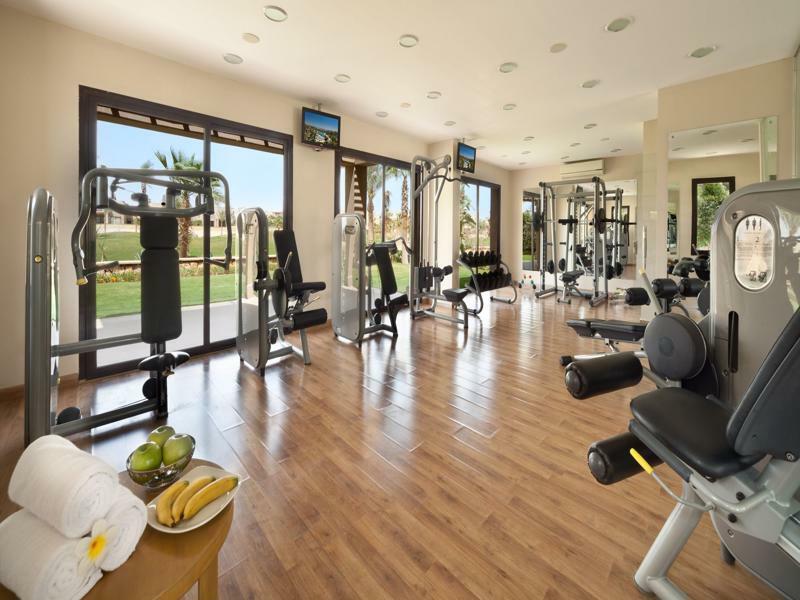 Jaz Little Venice Golf Resort Айн Сохна Екстериор снимка The gym at the resort