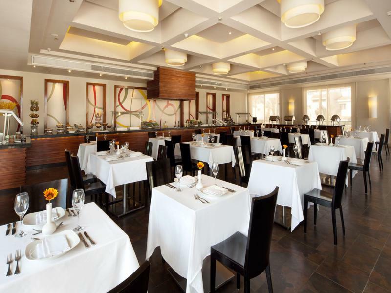 Jaz Little Venice Golf Resort Айн Сохна Екстериор снимка The restaurant