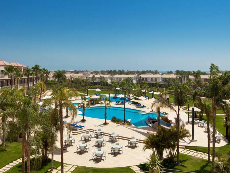 Jaz Little Venice Golf Resort Айн Сохна Екстериор снимка The swimming pool at the resort